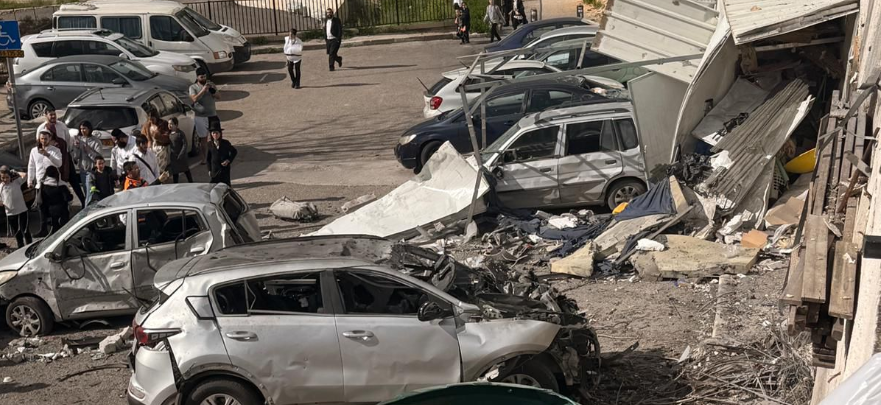 أضرار مادية في صفد والبعنة-دير الأسد إثر سقوط شظايا صاروخية